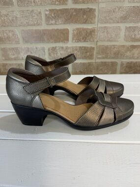 Clarks Collection Metallic Pewter Leather Mary Jane Comfort Heels Women 7 Wide